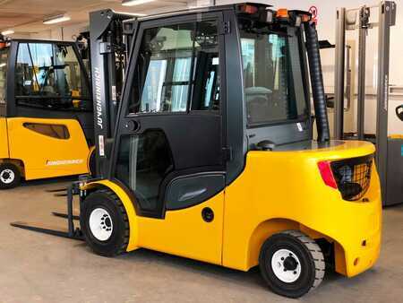 Carretilla elevadora diésel 2015  Jungheinrich DFG 435s Service Neu - 5m Hub - 3,5t - 6.144 Std. - Vollkabine (2)