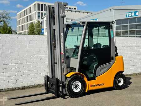 Gázüzemű targoncák 2017  Jungheinrich TFG 425s Service Neu - 4m Hub - 2,5t - nur 4.896 Std. - Vollkabine (1)