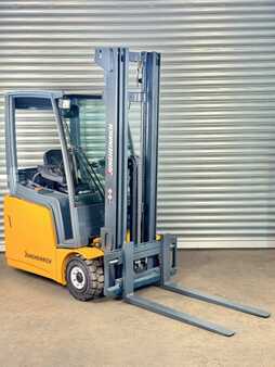 Carrelli elettrici 3 ruote 2011  Jungheinrich EFG 218k Service Neu - Batterie 85% - 5,5m Hub - 1,8t (2)
