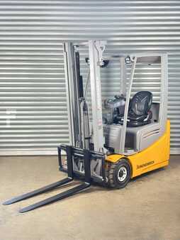 3-wiel elektrische heftrucks 2017  Jungheinrich EFG 215 Service Neu - Batterie 82% - 5,5m Hub - 1,5t (1)