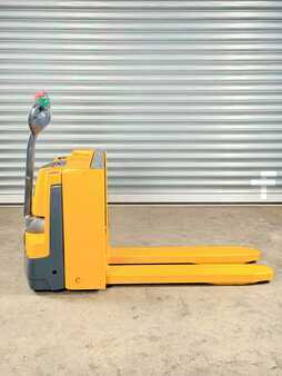 Elektrische palletwagens 2015  Jungheinrich EJE C20 Service Neu - Batterie 81% - 2t - nur 2.077 Std. (2)