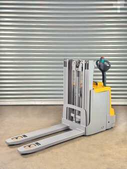 Hochhubwagen 2017  Jungheinrich EJD 220 EJD 220 - Service Neu - Triplex - Batterie 80% (1)