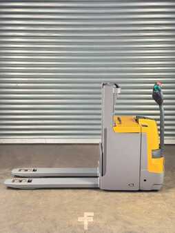 Hochhubwagen 2017  Jungheinrich EJD 220 EJD 220 - Service Neu - Triplex - Batterie 80% (6)
