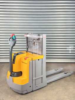 Hochhubwagen 2017  Jungheinrich EJD 220 EJD 220 - Service Neu - Triplex - Batterie 80% (8)