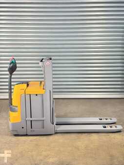 Hochhubwagen 2017  Jungheinrich EJD 220 EJD 220 - Service Neu - Triplex - Batterie 80% (9)