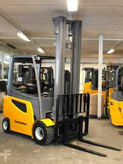 Elektro 4 Rad 2019  Jungheinrich EFG S30 EFG S30 - Service Neu - Batterie 85% - 7.500mm Hub (1)