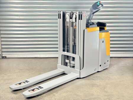 Apilador eléctrico 2017  Jungheinrich ERD 220 ERD 220 - Service Neu - Triplex - Batterie 82% (2)