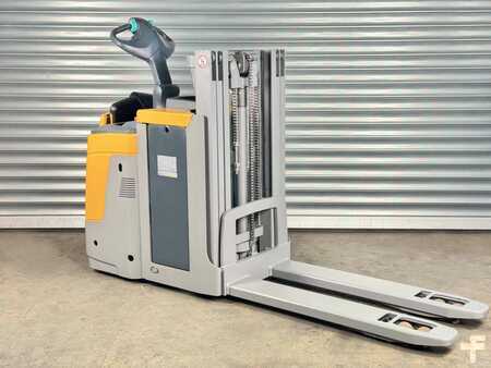 Apilador eléctrico 2017  Jungheinrich ERD 220 ERD 220 - Service Neu - Triplex - Batterie 82% (7)