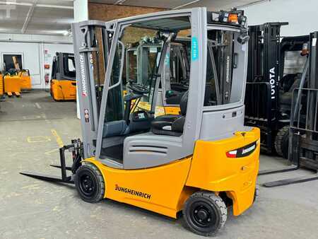 Elektromos 4 kerekű 2019  Jungheinrich EFG 320 EFG 320 - Service Neu - Batterie 90% - Garantie (1)