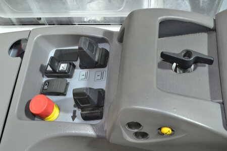VZV s plošinou pro řidiče 2020  Unicarriers ASN 200 (4)