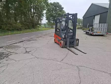 4-wiel elektrische heftrucks 2020  Linde E30 (4)