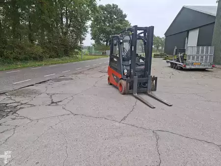 4-wiel elektrische heftrucks 2020  Linde E30 (1)