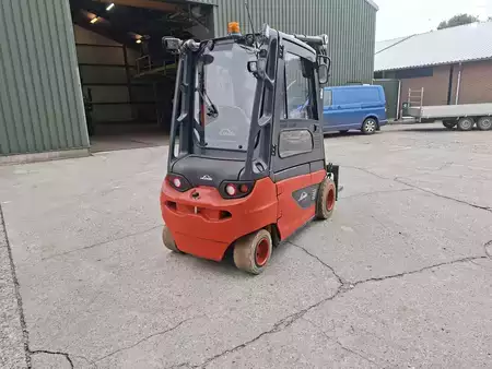 4-wiel elektrische heftrucks 2020  Linde E30 (2)