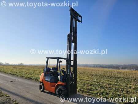 Gas truck 2006  Toyota 7FGF25 (5)