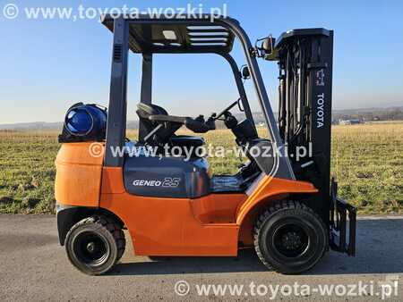 Gas truck 2006  Toyota 7FGF25 (1)