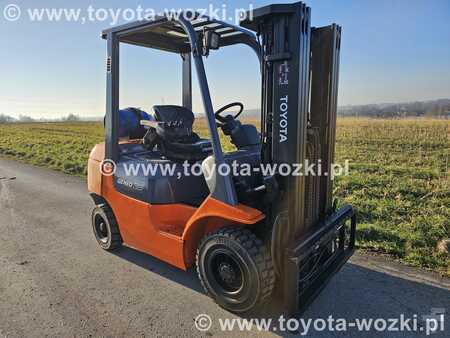 Gas truck 2006  Toyota 7FGF25 (2)