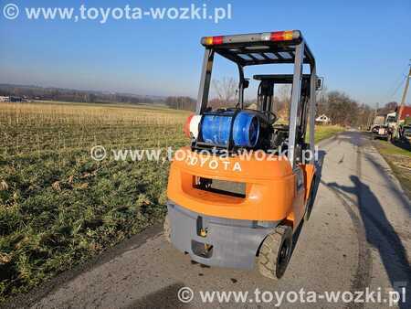 Gas truck 2006  Toyota 7FGF25 (4)