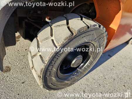Gas truck 2006  Toyota 7FGF25 (9)