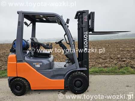 Gas truck 2013  Toyota 8FGF15 (4)