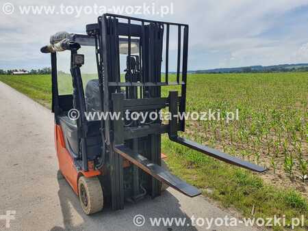 3-wiel elektrische heftrucks 2014  Toyota 8FBET16 (3)