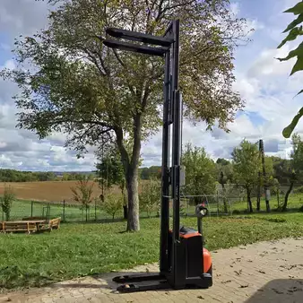 Wózek wysokiego podnoszenia 2019  Toyota Swe 140 (6)
