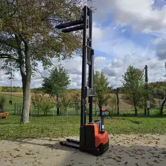 Wózek wysokiego podnoszenia 2019  Toyota Swe 140 (7)