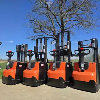 Wózek wysokiego podnoszenia 2021  Toyota SWE 200d (5)