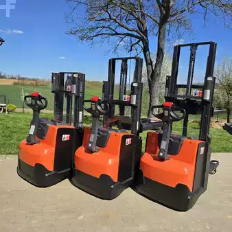 Wózek wysokiego podnoszenia 2021  Toyota SWE 200d (6)