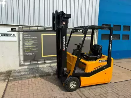 Electric - 3 wheels 1999  Jungheinrich EFG-DF-15 (6)