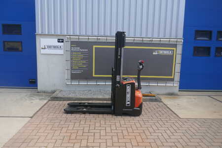 Pallet Stackers 2015  BT SWE100 (1)