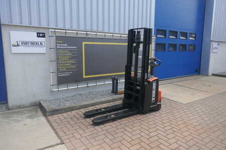 Pallet Stackers 2015  BT SWE100 (4)