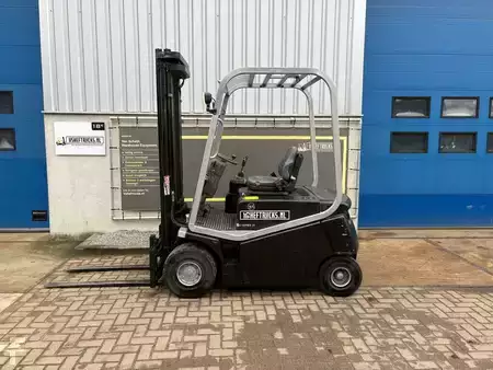 Carrelli elettrici 4 ruote 2003  BT CBE25 (1)