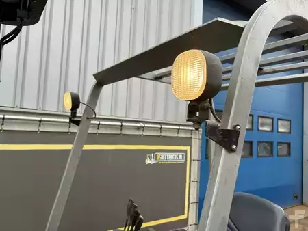 Carrelli elettrici 4 ruote 2003  BT CBE25 (10)