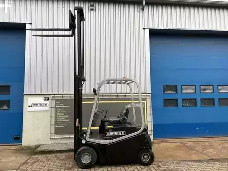 Carrelli elettrici 4 ruote 2003  BT CBE25 (2)