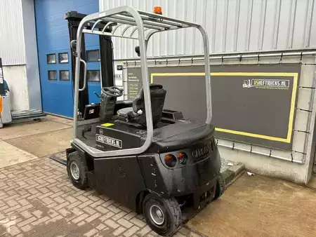 Carrelli elettrici 4 ruote 2003  BT CBE25 (3)