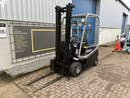 Carrelli elettrici 4 ruote 2003  BT CBE25 (4)