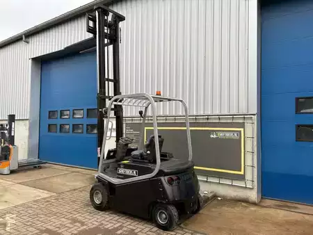 Carrelli elettrici 4 ruote 2003  BT CBE25 (6)