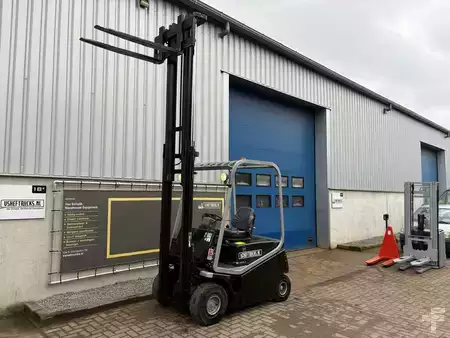 Carrelli elettrici 4 ruote 2003  BT CBE25 (7)