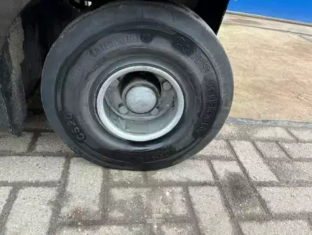 Carrelli elettrici 4 ruote 2003  BT CBE25 (8)