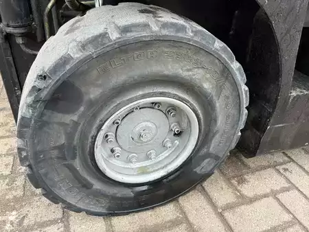 Carrelli elettrici 4 ruote 2003  BT CBE25 (9)