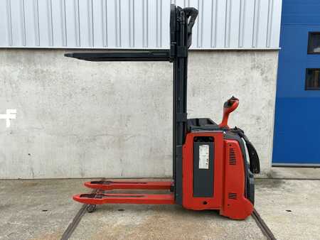 Stackers Stand-on 2007  Linde L12i (1)