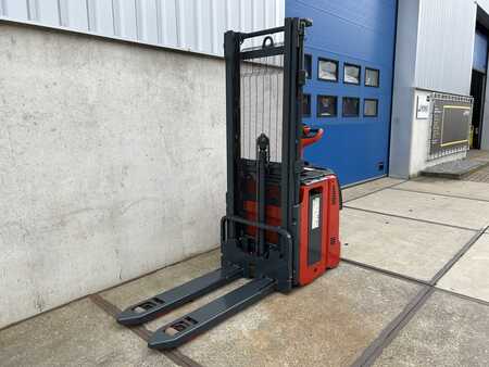 Stackers Stand-on 2007  Linde L12i (4)