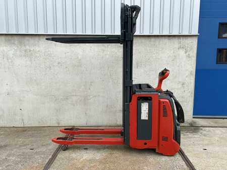 Stackers Stand-on 2007  Linde L12i (7)