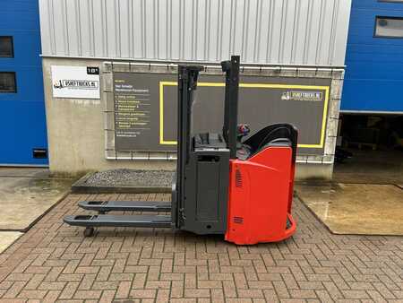 Stackers Stand-on 2012  Linde L12LSP/133 (3) 