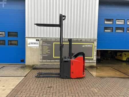 Stackers Stand-on 2012  Linde L12LSP/133 (9) 