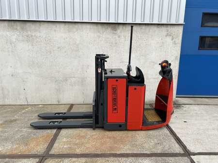 Stackers Stand-on 2000  Linde N20L (2)
