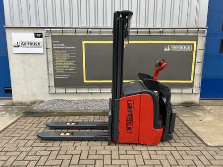 Stackers Stand-on 2004  Linde L14/372 (3)