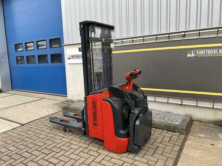 Stackers Stand-on 2004  Linde L14/372 (5)