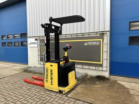 Stackers Stand-on 2005  Hyster S1 5S (4)