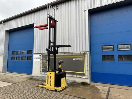 Stackers Stand-on 2005  Hyster S1 5S (6)